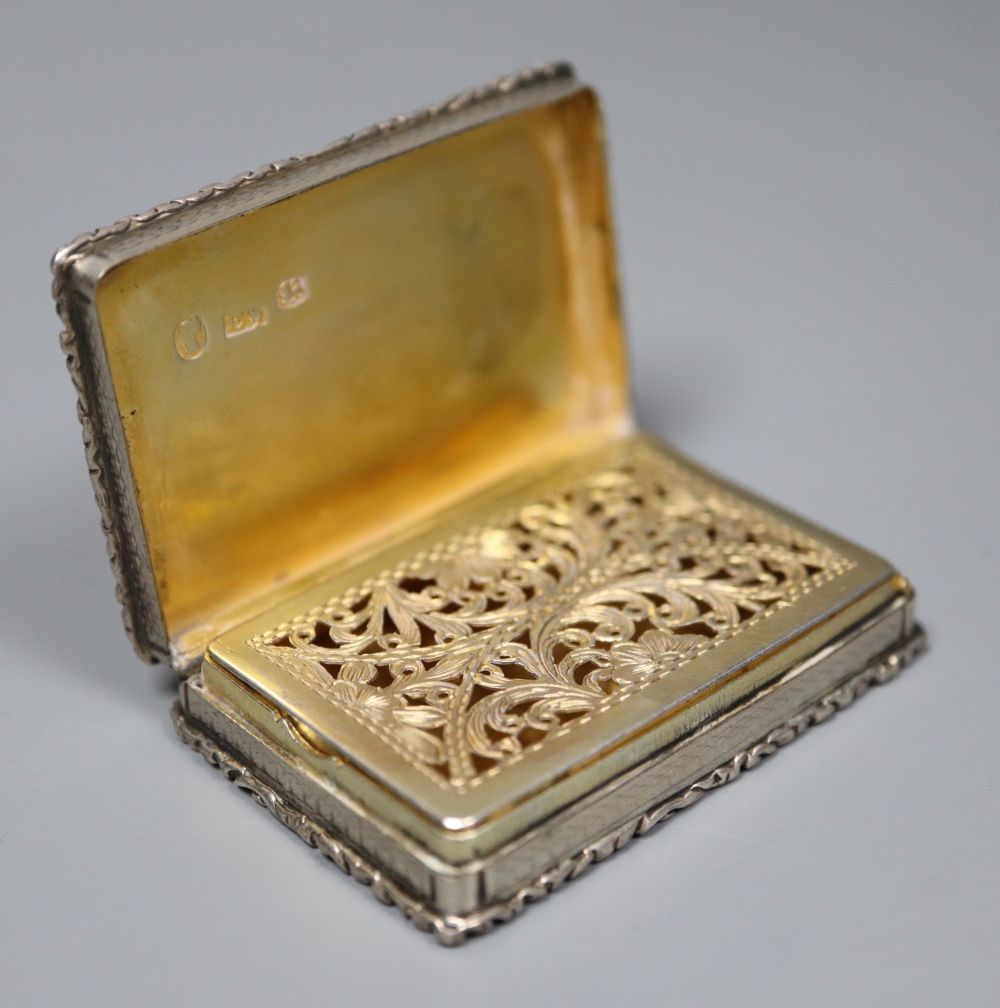 A Victorian silver rectangular vinaigrette, Edward Smith, Birmingham, 1840, 5cm.